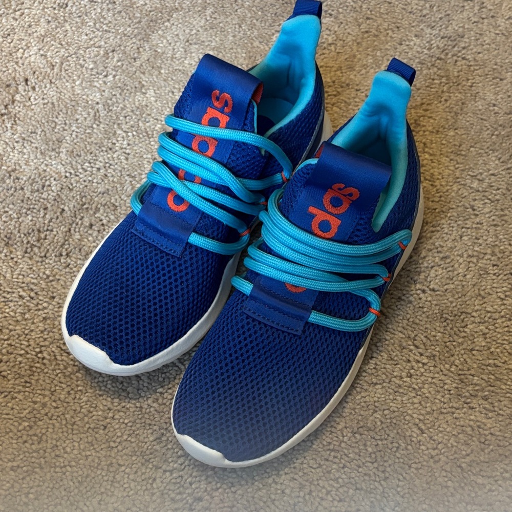 NEW adidas Kids size 2.5 Sneakers